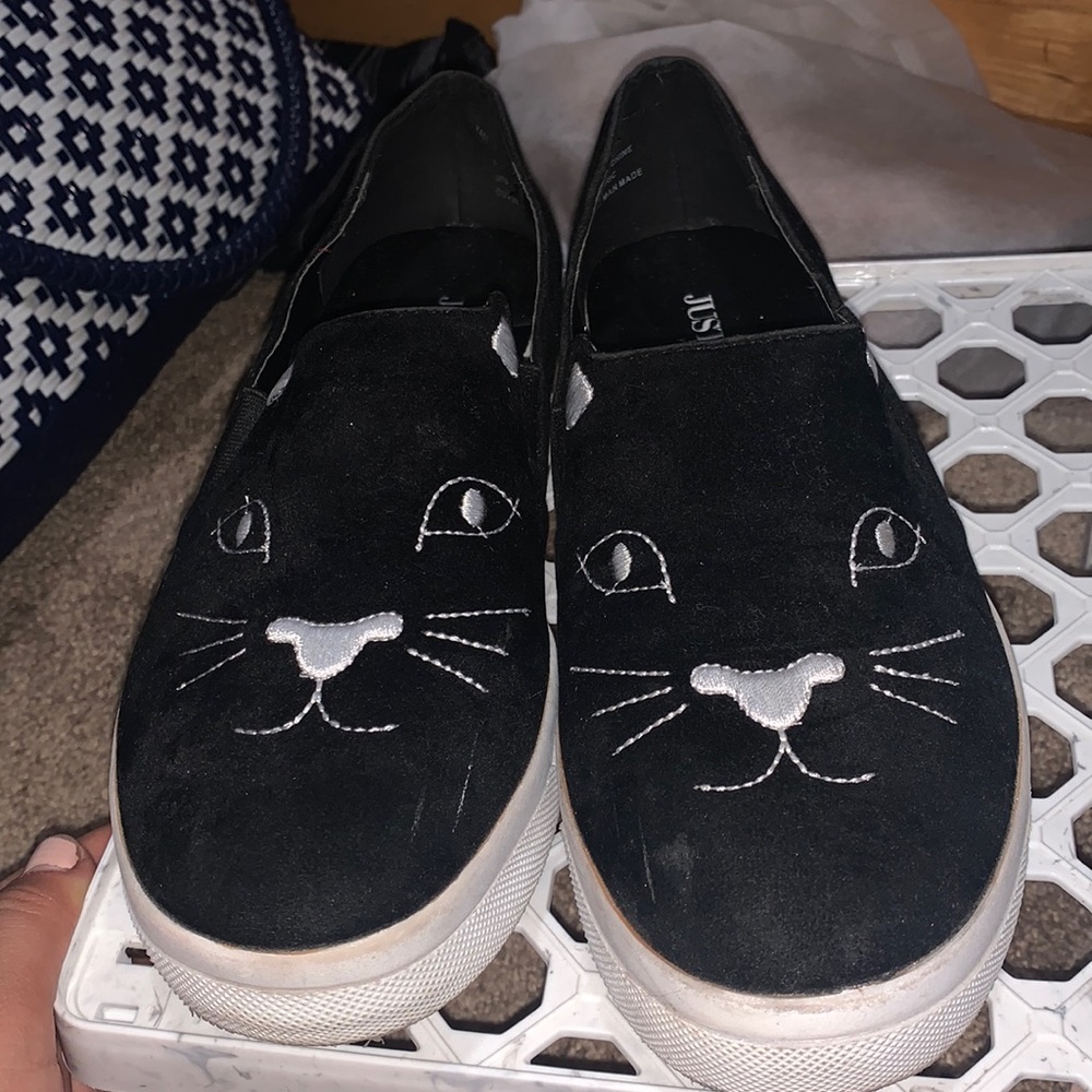 Cat design black shoes